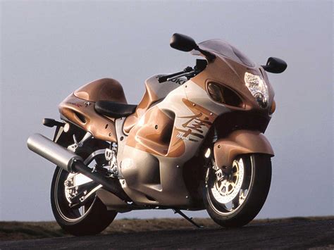 Hayabusa 0 100 - Official figures state that the new Hayabusa can accelerate from 0 to 100 km/h in 3.2 seconds and from 0 to 200 km/h in 6.8 seconds to hit a top speed of 299 km/h. Take a look at the top speed run ...